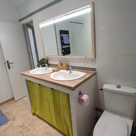 Apartment Centre *